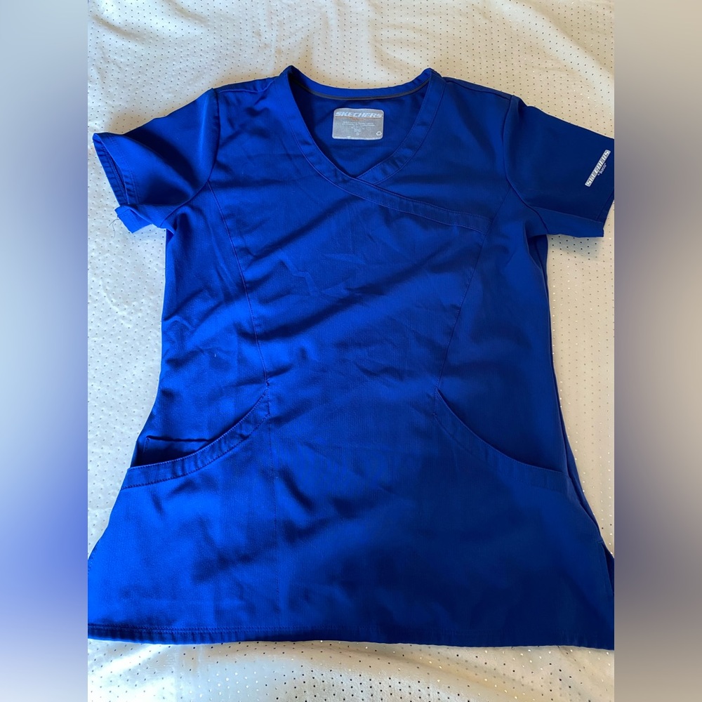 Sketchers Scrub Top 💙